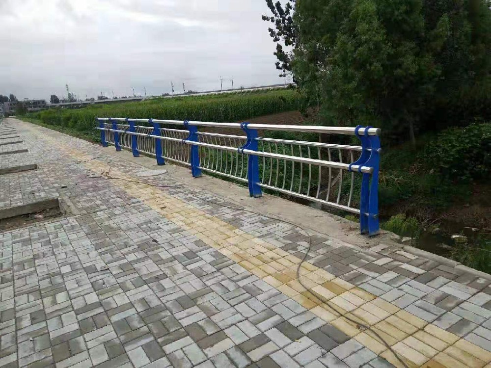 不锈钢碳素复合管桥梁护栏