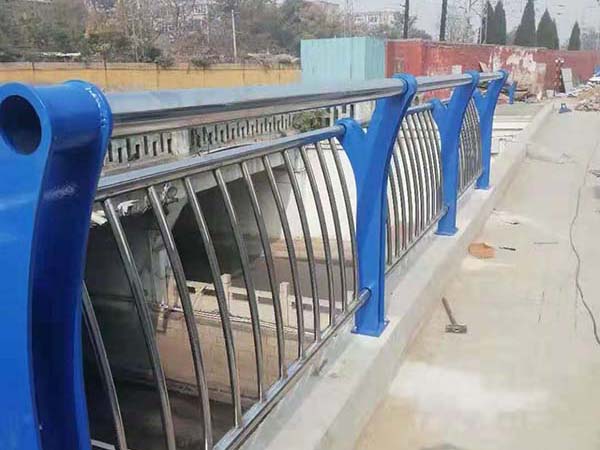 复合管护栏案例